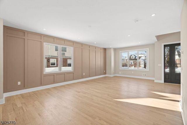 12 Western Dr, Fair Lawn Boro, NJ 07410