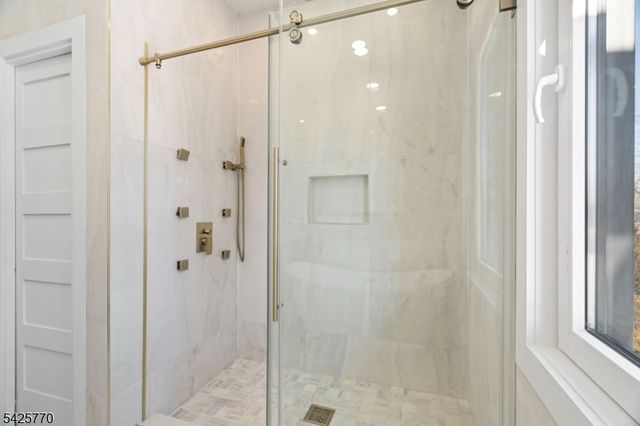 12 Western Dr, Fair Lawn Boro, NJ 07410