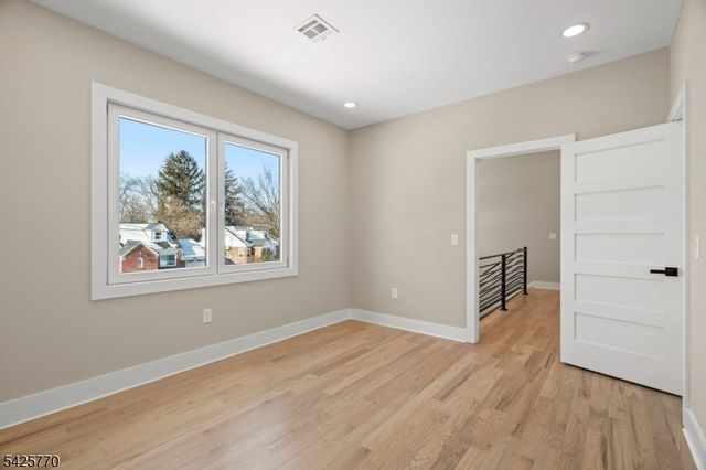 12 Western Dr, Fair Lawn Boro, NJ 07410