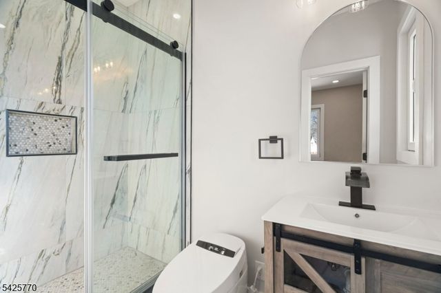 12 Western Dr, Fair Lawn Boro, NJ 07410