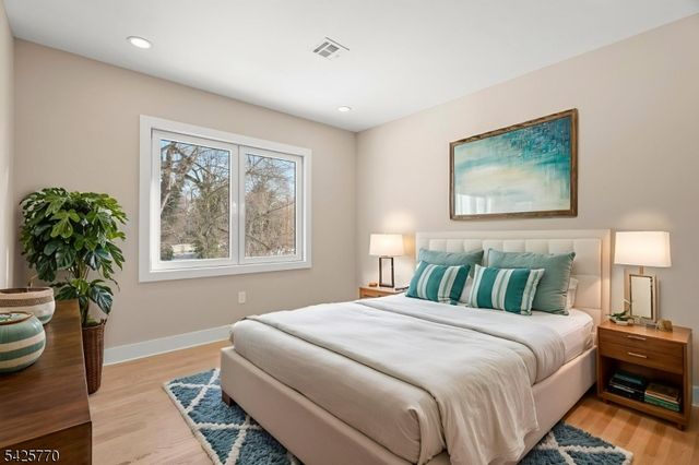 12 Western Dr, Fair Lawn Boro, NJ 07410