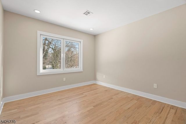 12 Western Dr, Fair Lawn Boro, NJ 07410