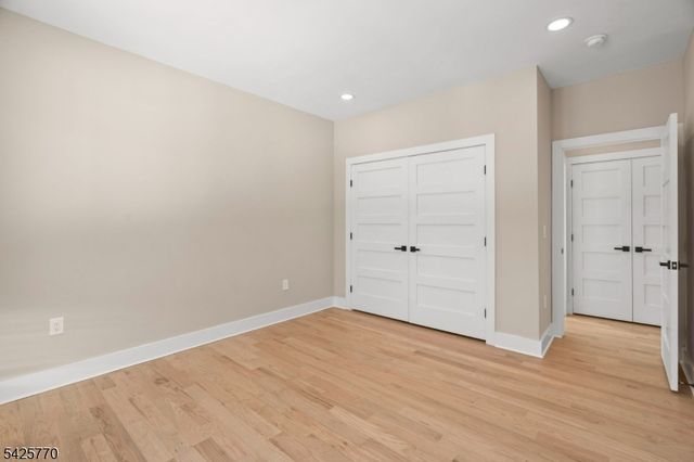 12 Western Dr, Fair Lawn Boro, NJ 07410