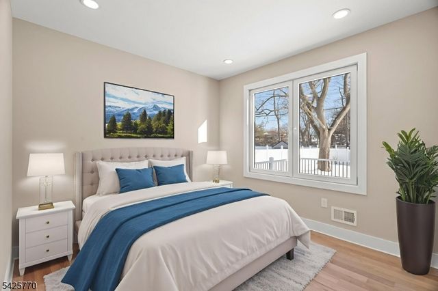 12 Western Dr, Fair Lawn Boro, NJ 07410