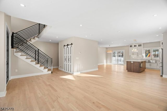 12 Western Dr, Fair Lawn Boro, NJ 07410