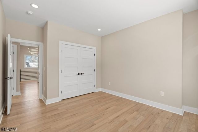 12 Western Dr, Fair Lawn Boro, NJ 07410