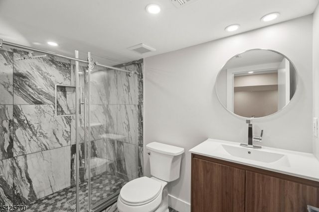 12 Western Dr, Fair Lawn Boro, NJ 07410