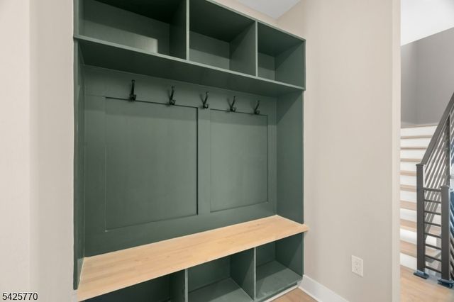 12 Western Dr, Fair Lawn Boro, NJ 07410