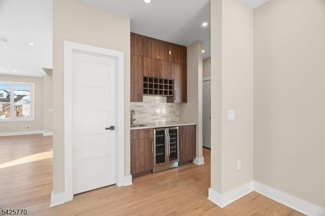 12 Western Dr, Fair Lawn Boro, NJ 07410