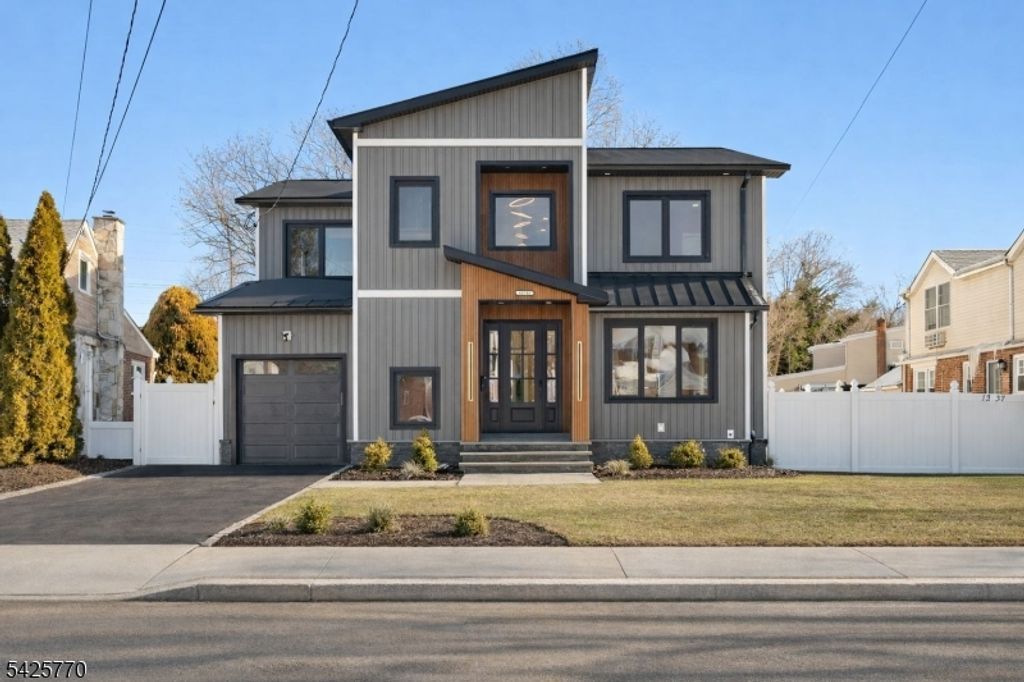 12 Western Dr, Fair Lawn Boro, NJ 07410