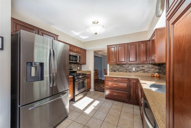 1533 Banbury Avenue, St. Charles, IL 60174