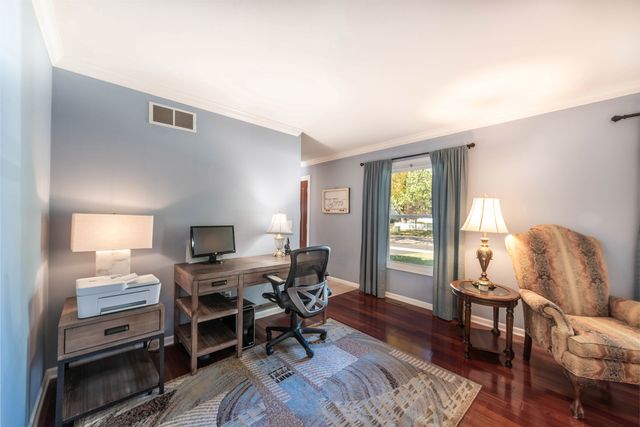 1533 Banbury Avenue, St. Charles, IL 60174