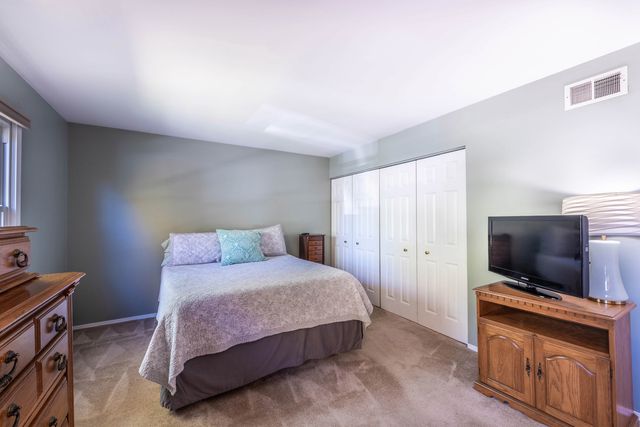 1533 Banbury Avenue, St. Charles, IL 60174