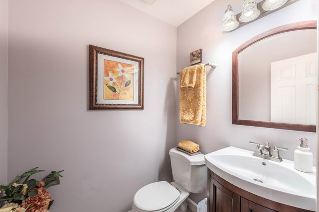 1533 Banbury Avenue, St. Charles, IL 60174