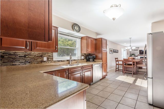 1533 Banbury Avenue, St. Charles, IL 60174