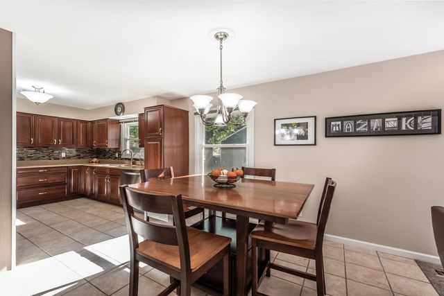 1533 Banbury Avenue, St. Charles, IL 60174