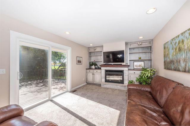 1533 Banbury Avenue, St. Charles, IL 60174