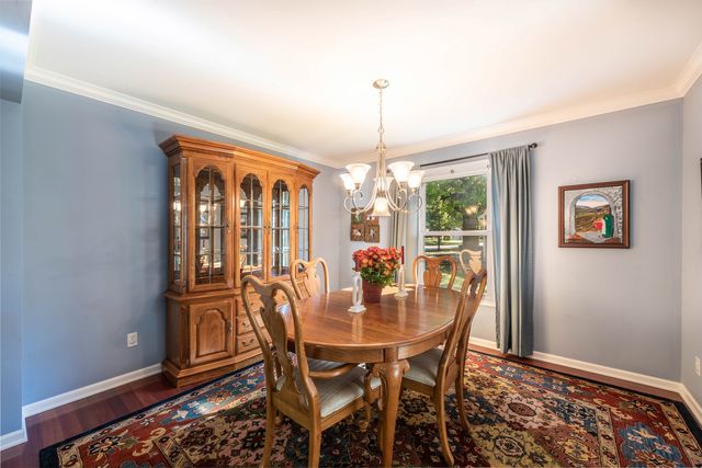 1533 Banbury Avenue, St. Charles, IL 60174