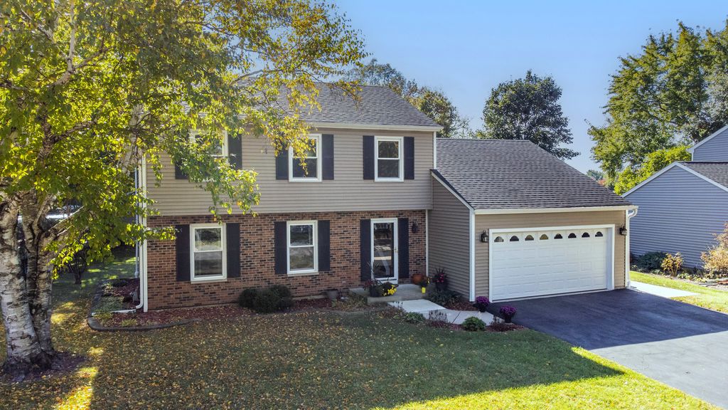 1533 Banbury Avenue, St. Charles, IL 60174