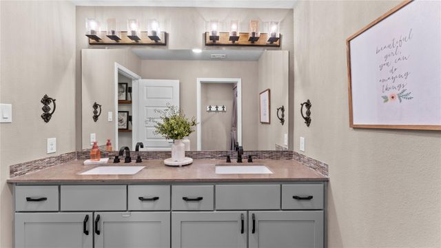 121 Hunter Hollow Place, Montgomery, TX 77316