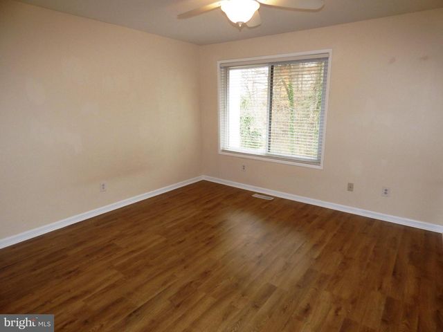 2253 COPPERSMITH SQ, Reston, VA 20191