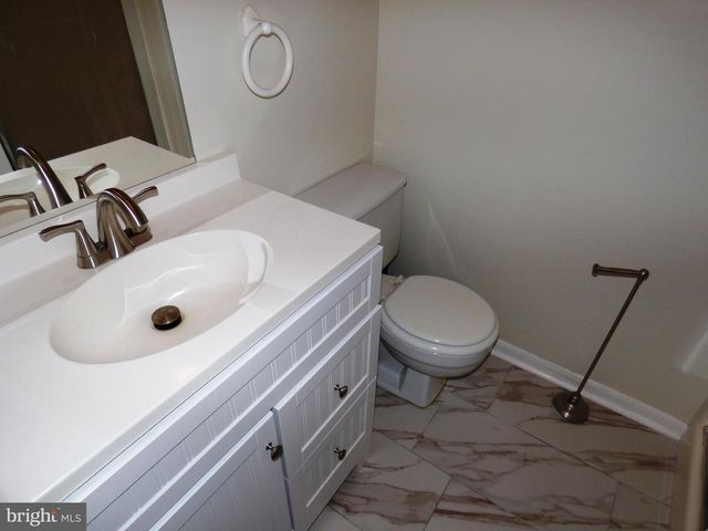 2253 COPPERSMITH SQ, Reston, VA 20191