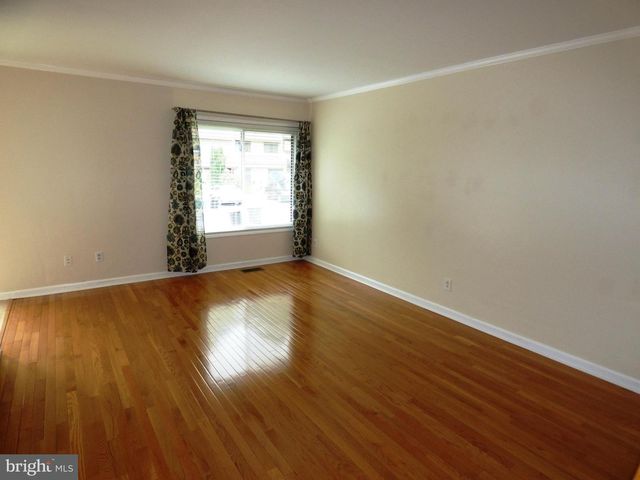 2253 COPPERSMITH SQ, Reston, VA 20191