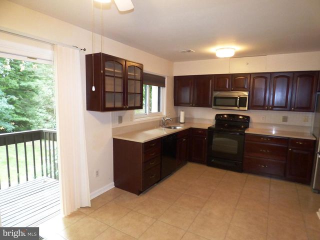 2253 COPPERSMITH SQ, Reston, VA 20191