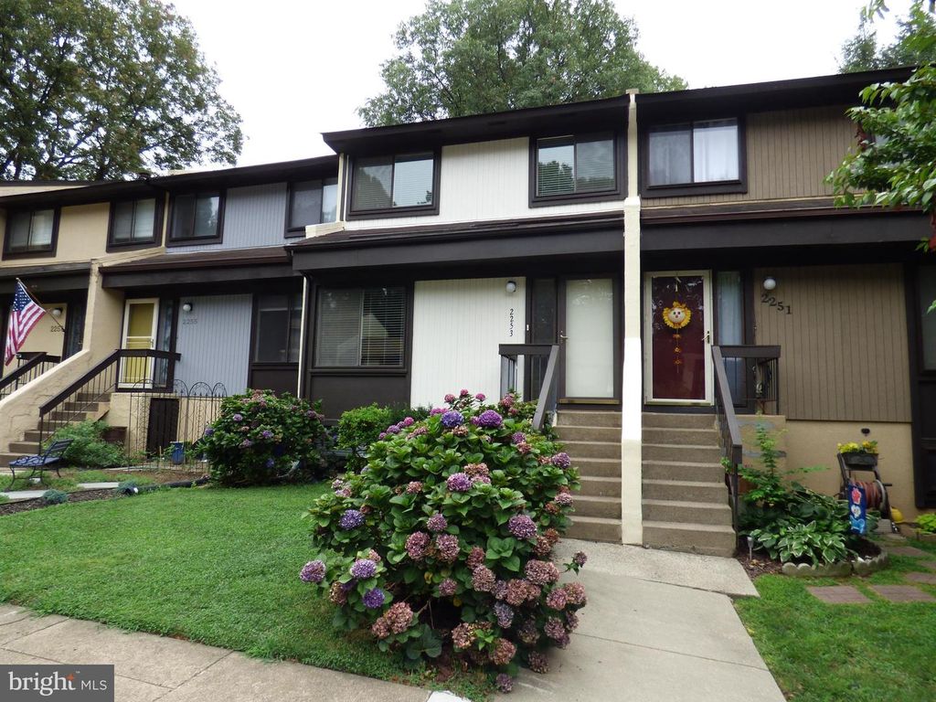 2253 COPPERSMITH SQ, Reston, VA 20191