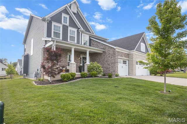 1233 Fienup Lake Drive, Chesterfield, MO 63005