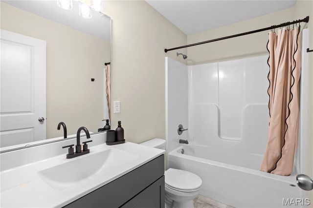 1233 Fienup Lake Drive, Chesterfield, MO 63005