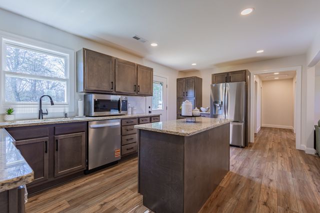 32 Manley Rd, Tracy City, TN 37387