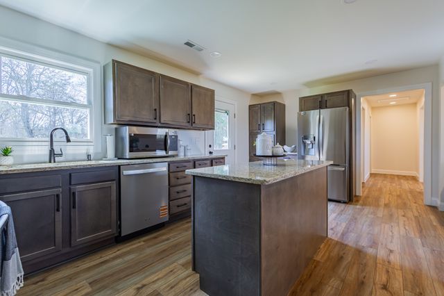 32 Manley Rd, Tracy City, TN 37387