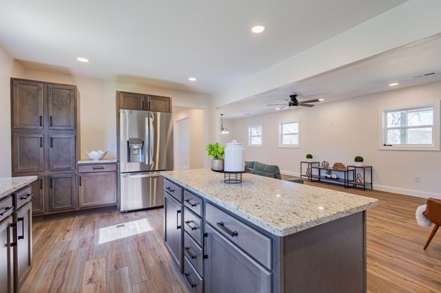 32 Manley Rd, Tracy City, TN 37387