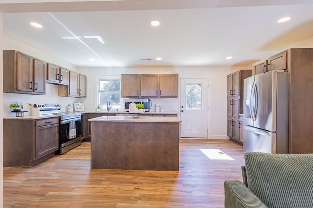 32 Manley Rd, Tracy City, TN 37387