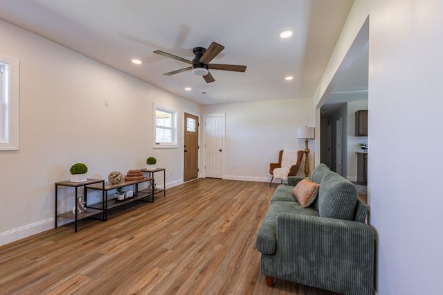 32 Manley Rd, Tracy City, TN 37387