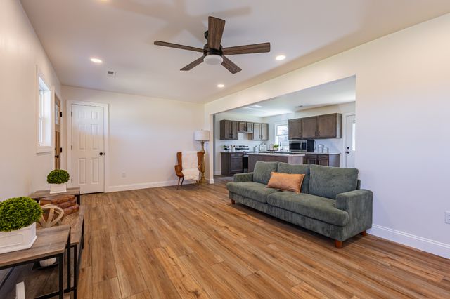 32 Manley Rd, Tracy City, TN 37387