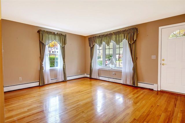 98 Iroquois Road, Cumberland, RI 02864