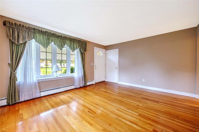 98 Iroquois Road, Cumberland, RI 02864