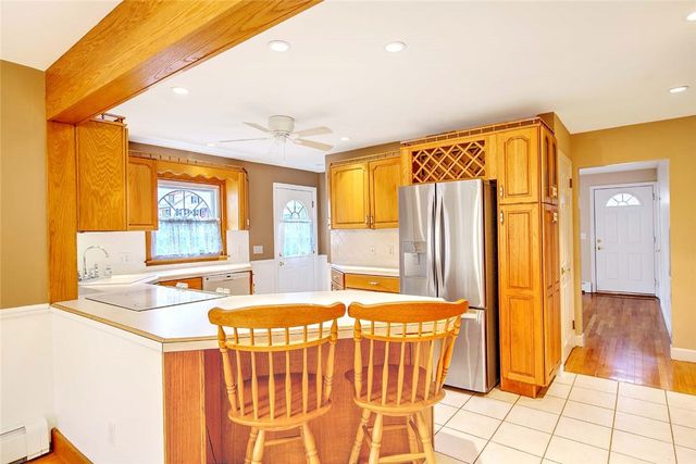 98 Iroquois Road, Cumberland, RI 02864