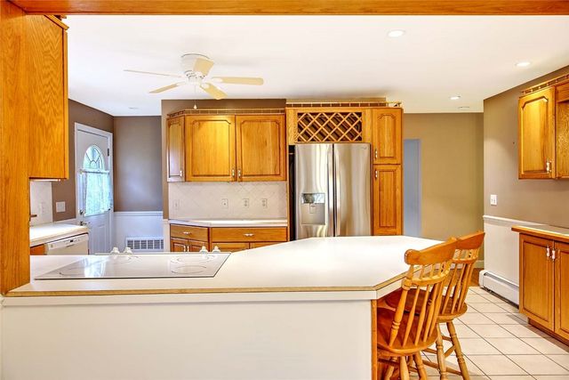 98 Iroquois Road, Cumberland, RI 02864