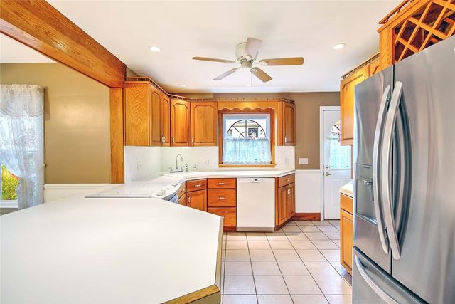 98 Iroquois Road, Cumberland, RI 02864