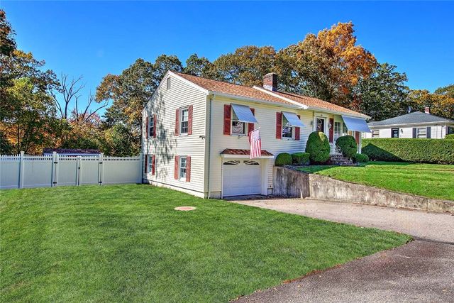 98 Iroquois Road, Cumberland, RI 02864