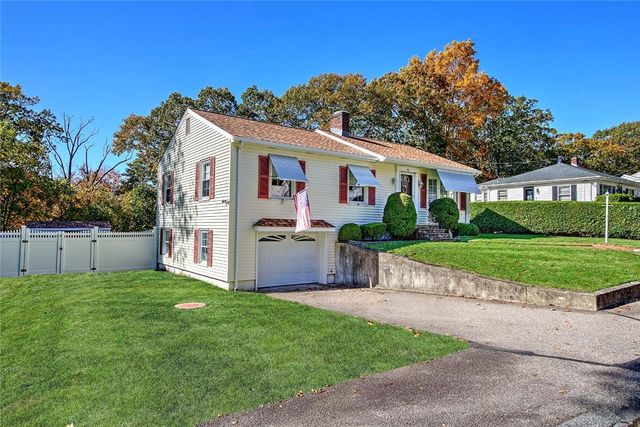 98 Iroquois Road, Cumberland, RI 02864