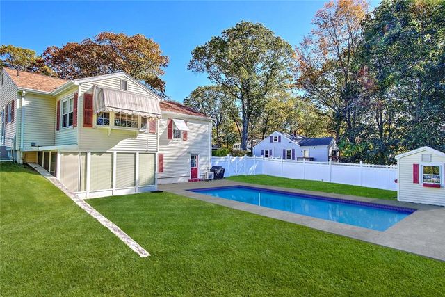 98 Iroquois Road, Cumberland, RI 02864