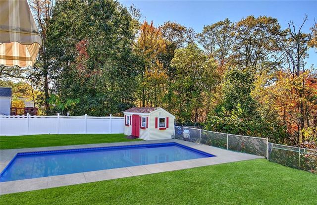 98 Iroquois Road, Cumberland, RI 02864