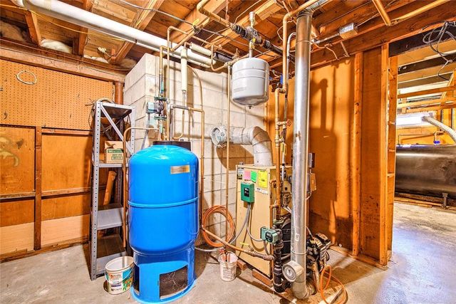 98 Iroquois Road, Cumberland, RI 02864