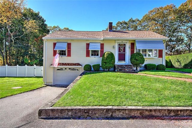 98 Iroquois Road, Cumberland, RI 02864