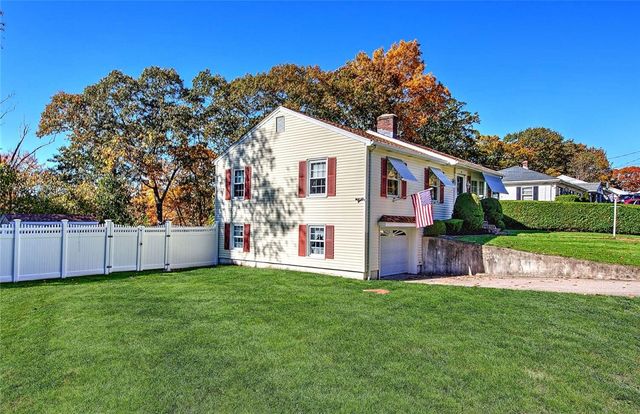 98 Iroquois Road, Cumberland, RI 02864