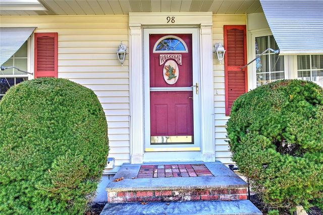98 Iroquois Road, Cumberland, RI 02864